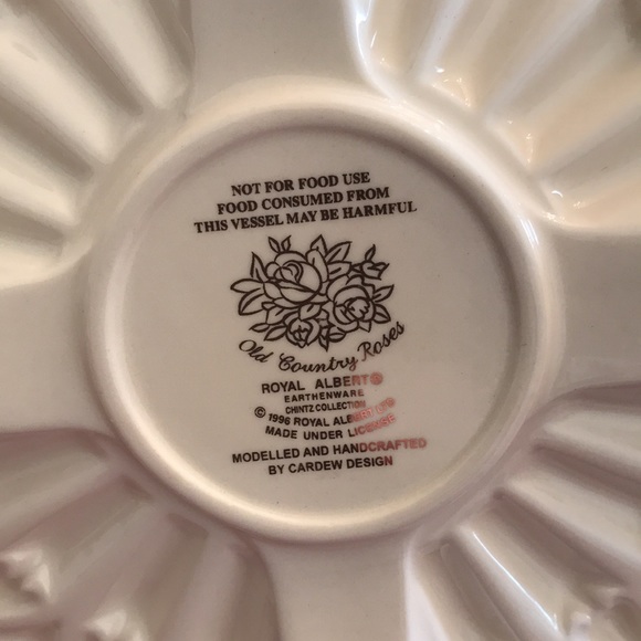 💥HOST PICK💥RARE 24kt Gold Trim Royal Albert Old Country Roses Decorative Teapot - Picture 9 of 10